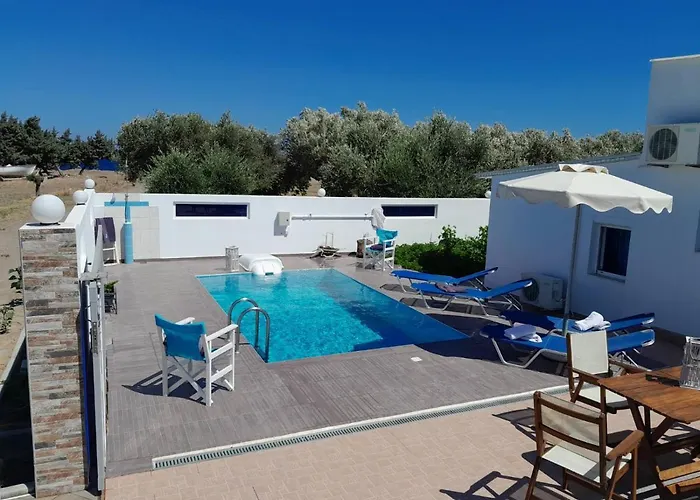 Beach Pearl - Beach Front House With Private Pool