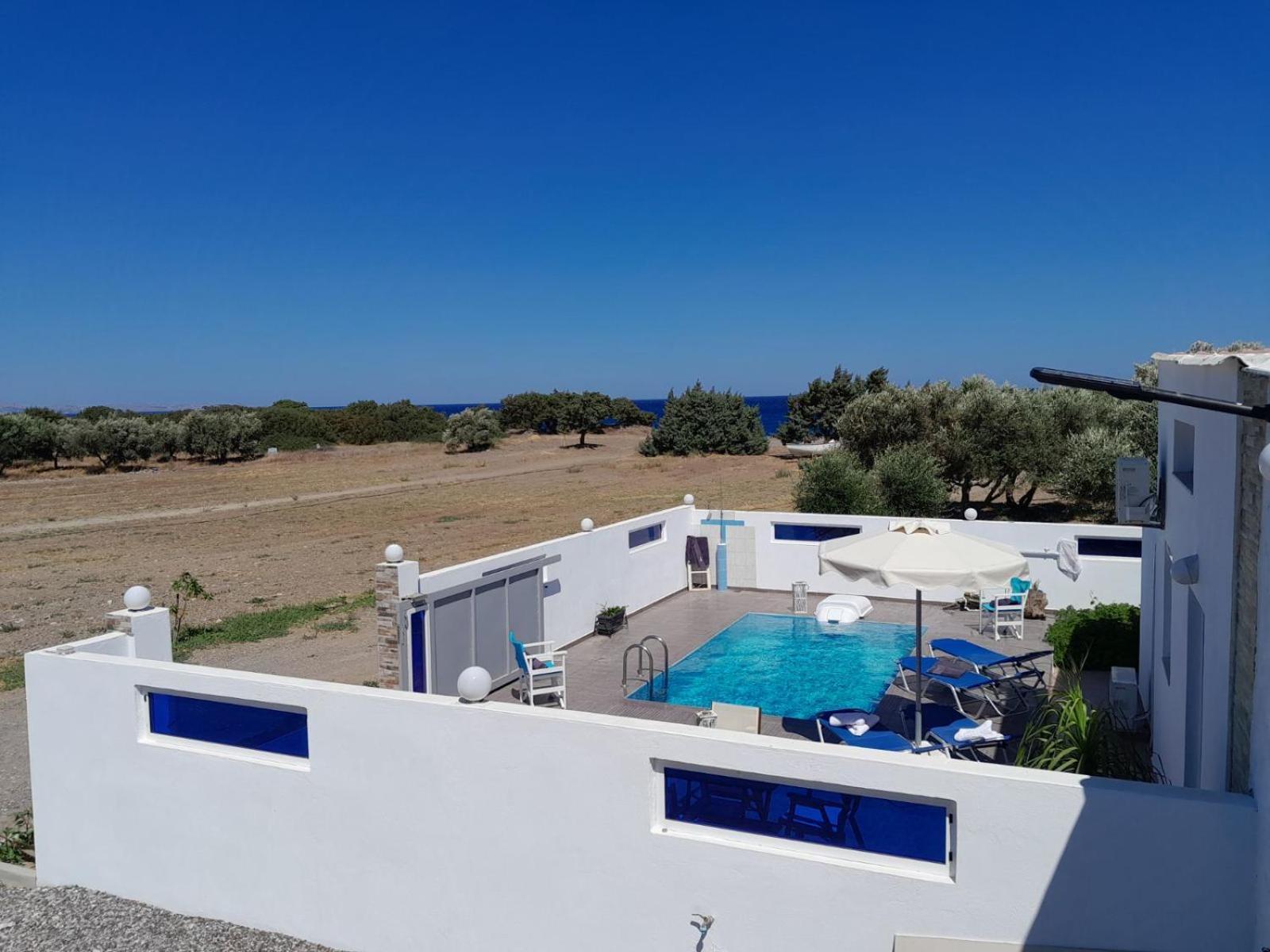 Pearl - Front House With Private Pool Вилла Геннади